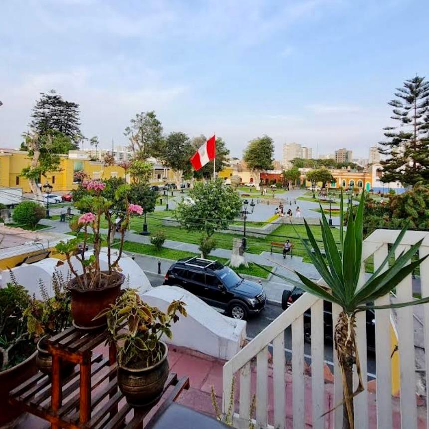 View of Plaza Bolivar from Librería Ciudad Librera - Sede Pueblo Libre