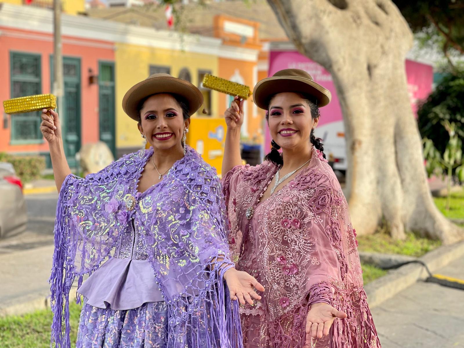 Traditional fokloric dancers in Plaza Bolivar, Pueblo Libre