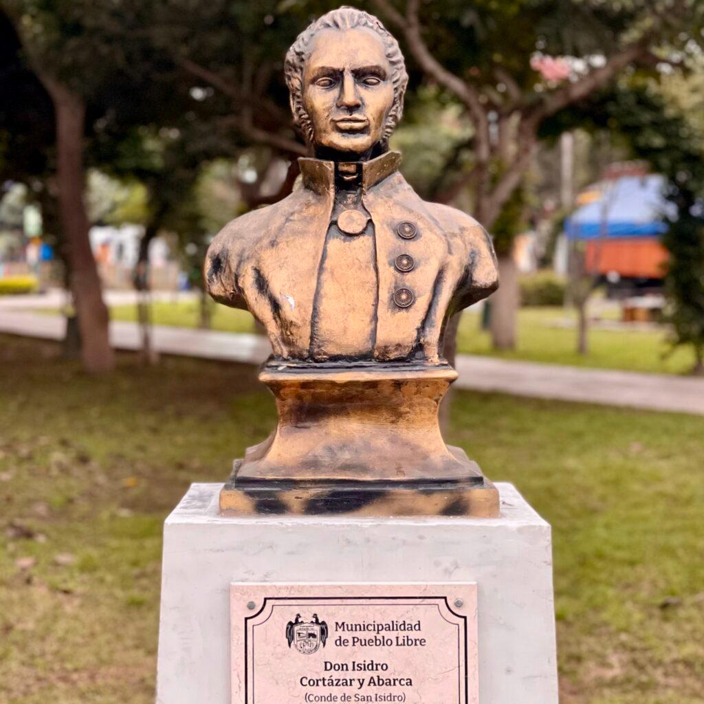 Bronze bust in the Paseo de los Vecinos Ilustres de Pueblo Libre honoring Don Isidro Cortazar y Abarca