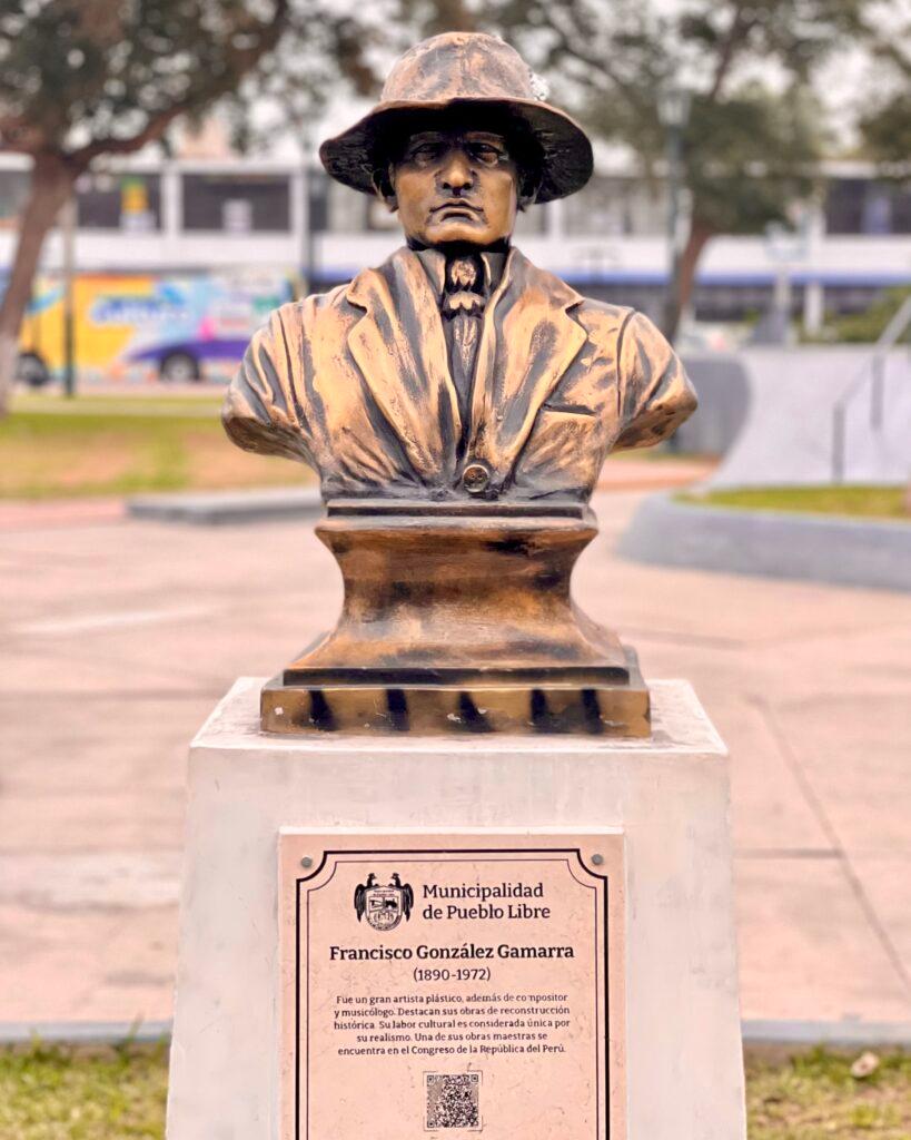 Bronze bust in the Paseo de los Vecinos Ilustres de Pueblo Libre honoring Francisco González Gamarra