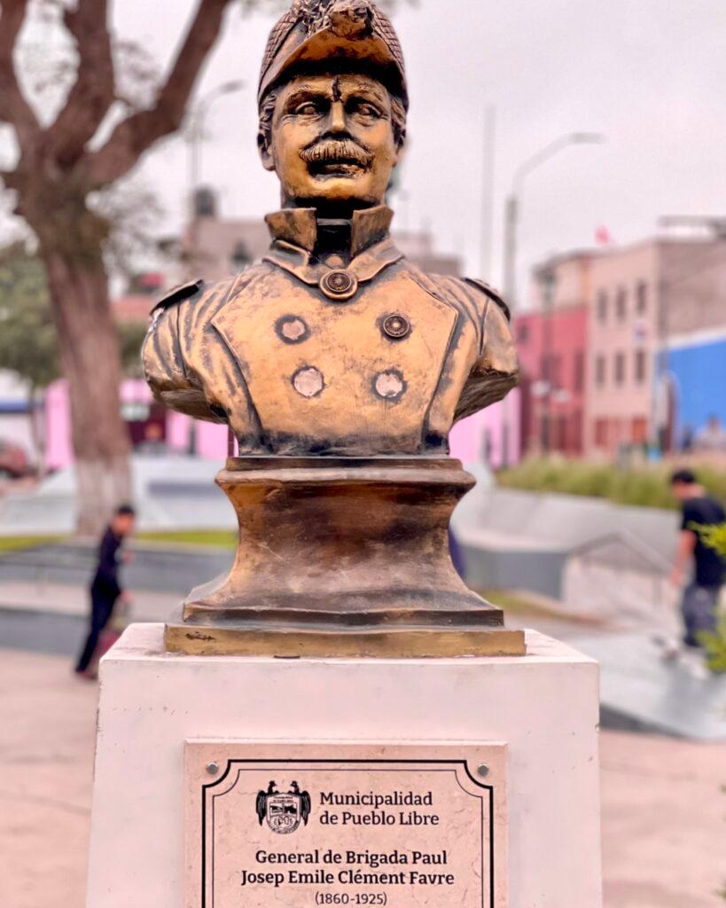 Bronze bust in the Paseo de los Vecinos Ilustres de Pueblo Libre honoring General de Brigada Paul Josep Emile Clément Favre