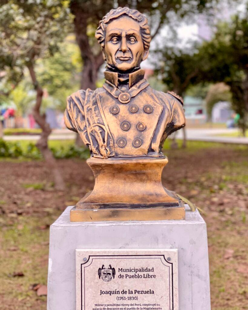 Bronze bust in the Paseo de los Vecinos Ilustres de Pueblo Libre honoring Joaquín de la Pezuela