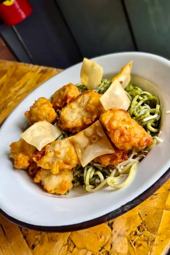 A bowl of Peruvian Nikkei fusion pasta topped with crispy wontons at Rioba 901.
